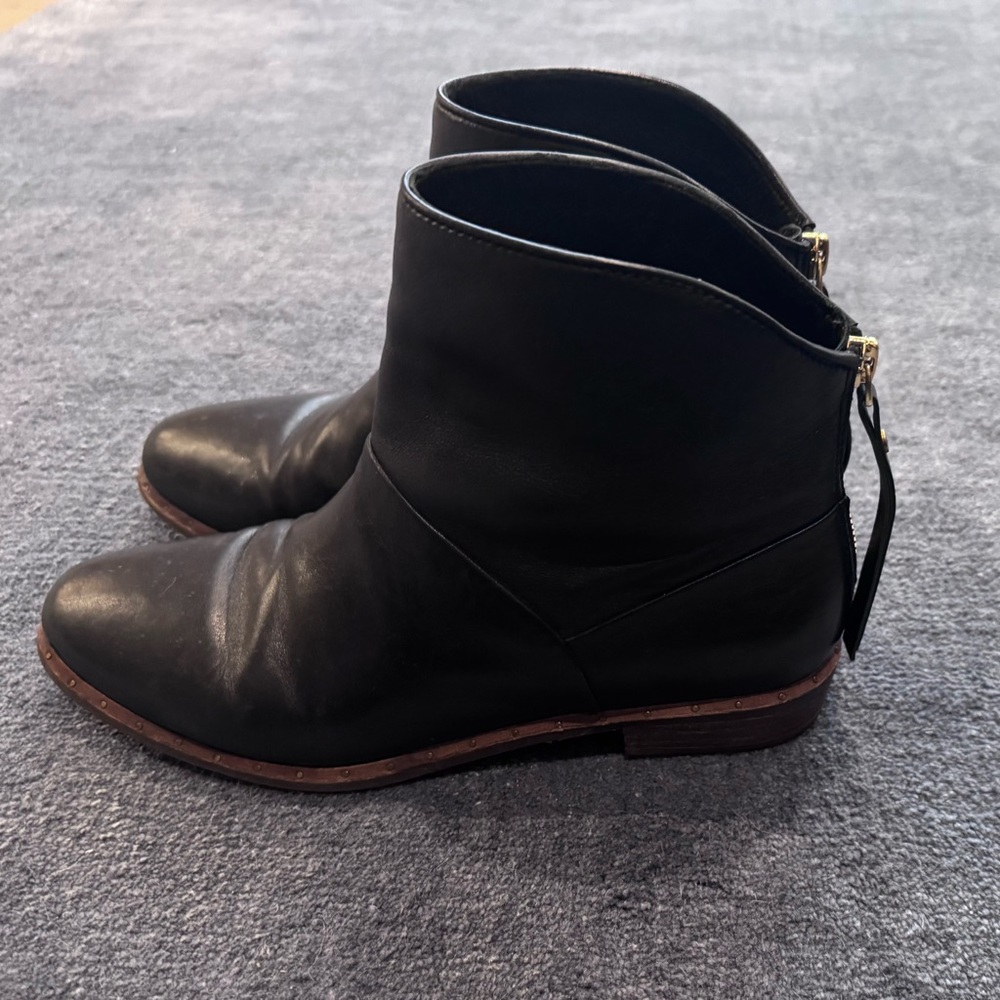 Ugg Bruno Black Leather Rear Zip Ankle Bootie 1018942 - Picture 4 of 9